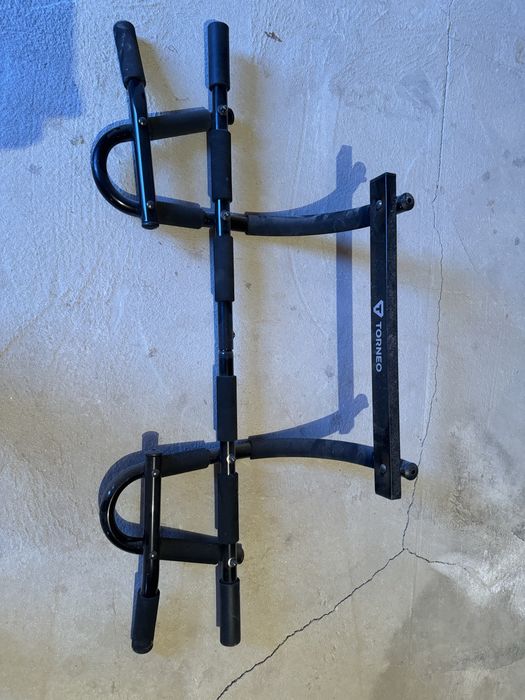 Турник настенный