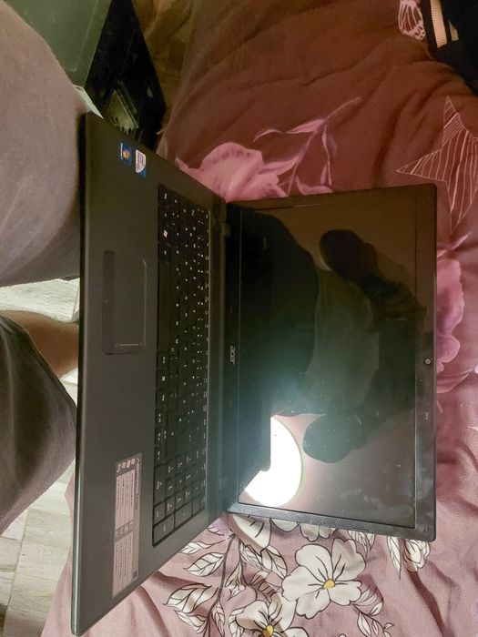 Vând laptop acer