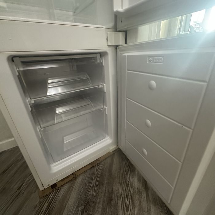 Встрамваемый холодильник Hansa на запчасть