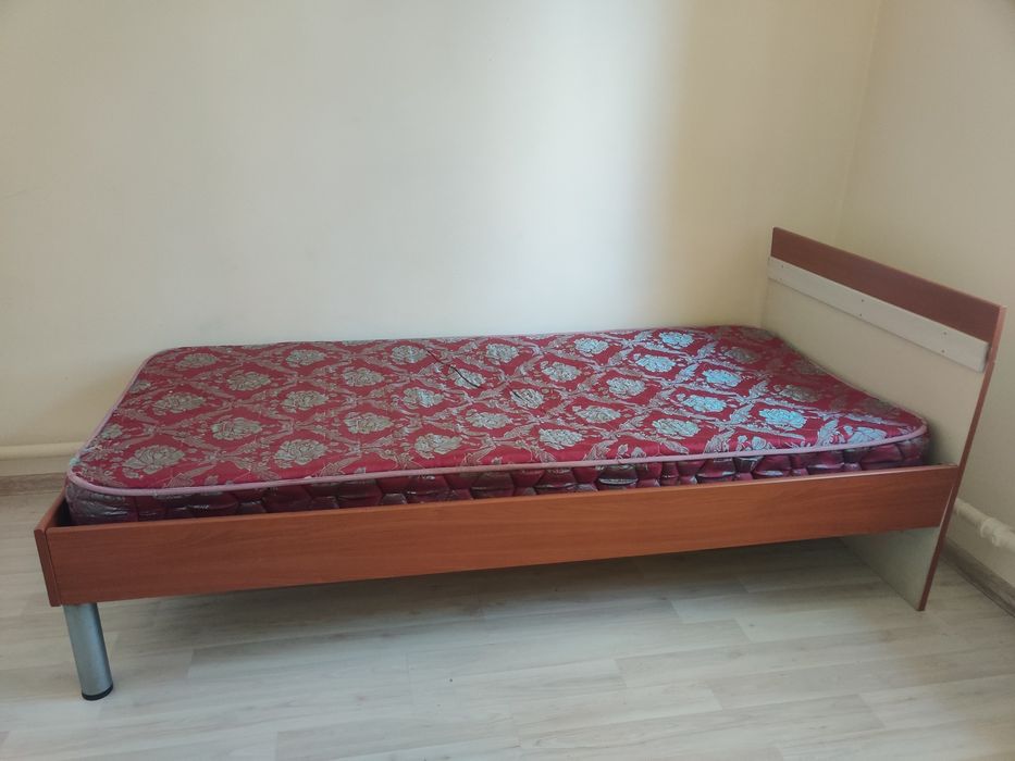 Продам кровать односторонную