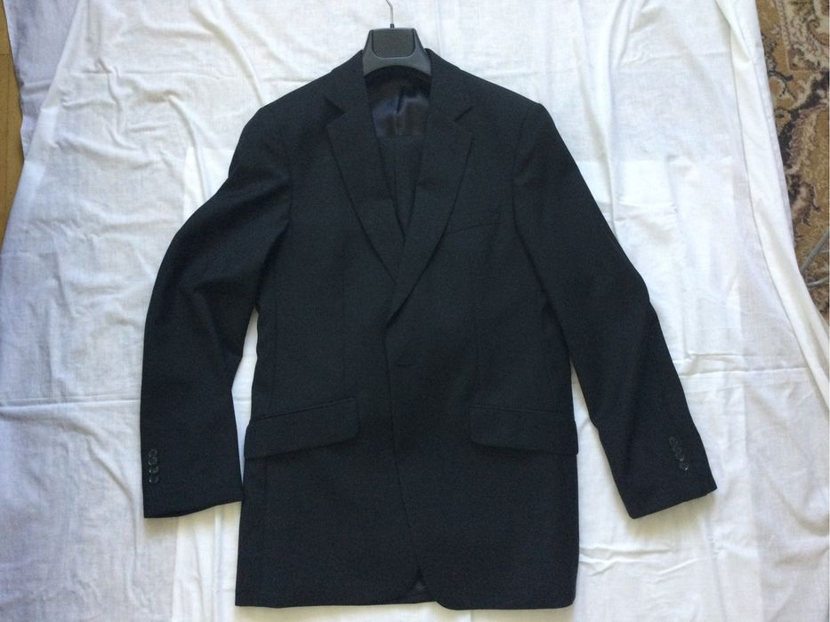 Costum negru mire/nas, marimea 48, fabricat la Sibiu si 100% lana