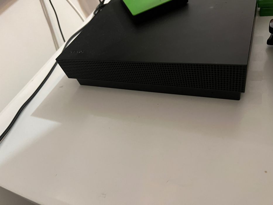 Xbox one x като нов с 40игри