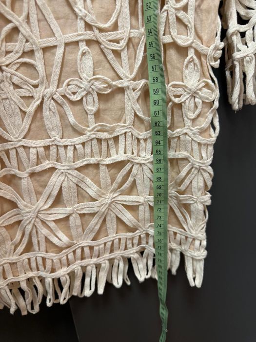 Rochie brodată crem Mango