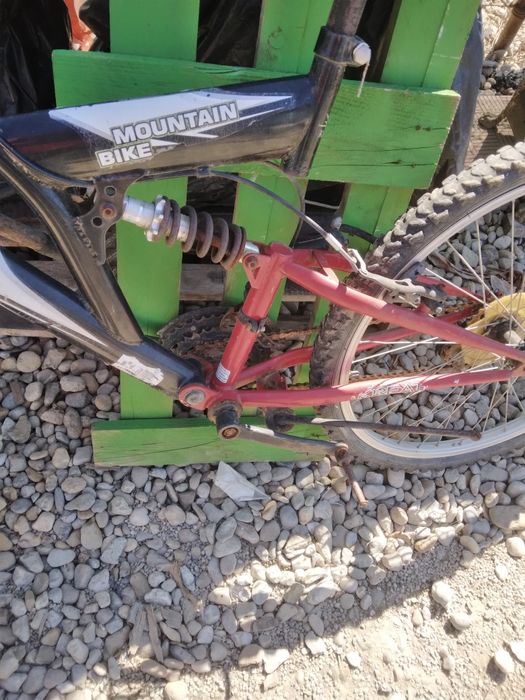 Bicicleta pt piese gume bune 24"