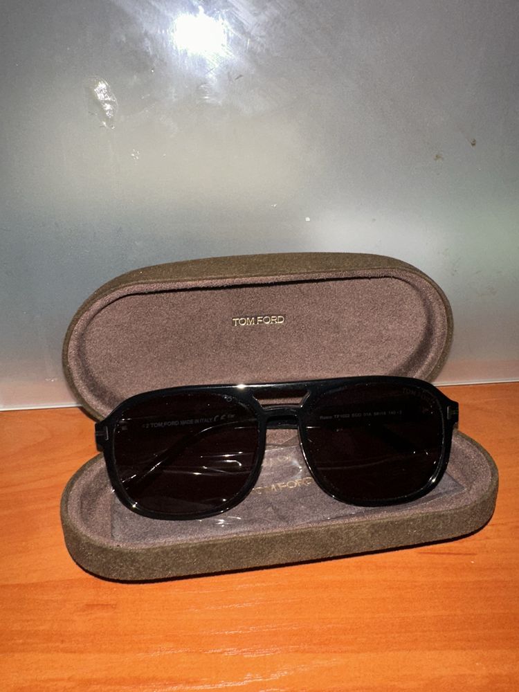 Tom Ford FT1022 01A Слънчеви очила