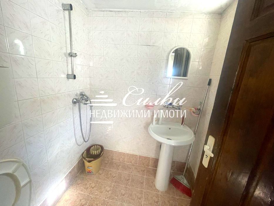 Тухлен ЕТАЖ от къща - кв. Център