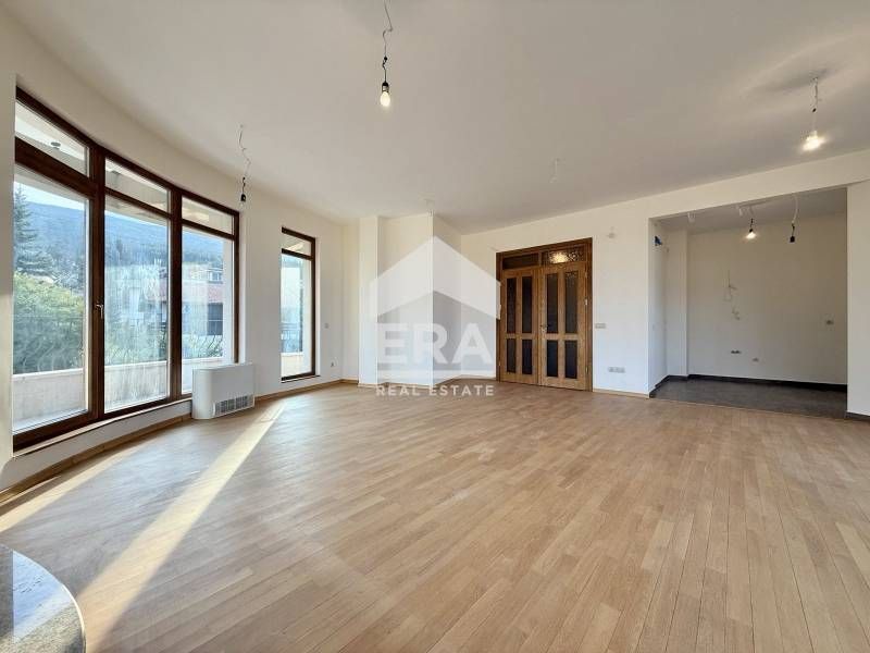 Многофамилна жилищна сграда с панорамни гледки в кв. Симеоново