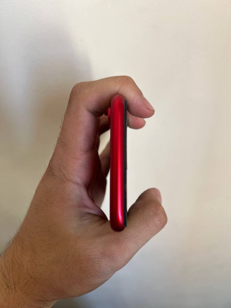 iPhone Xr 128 Гб красный