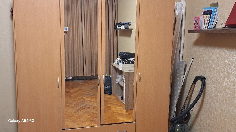 Четирикрилен гардероб