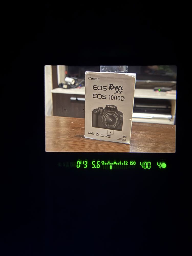 Canon EOS 1000D + обектив 18/55mm и аксесоари