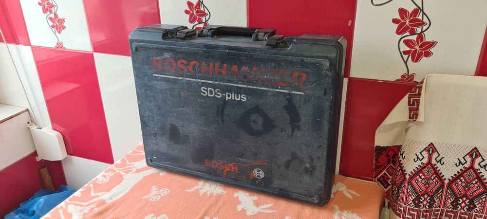 BOSCH sds pe acumulatori = 300 lei