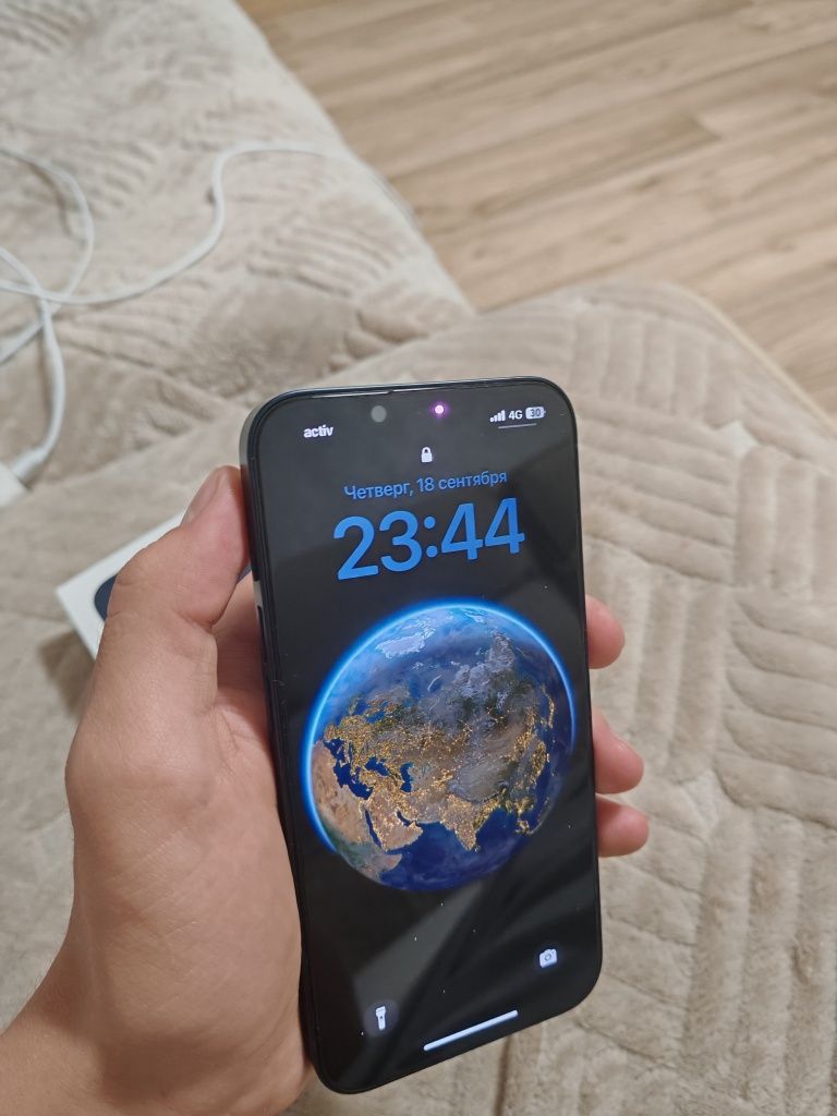 iPhone 13 Black.