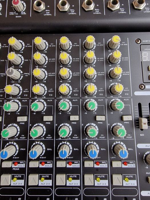 Mixer activ KAM KMD10 – 14 canale, 750W, efecte digitale, impecabil