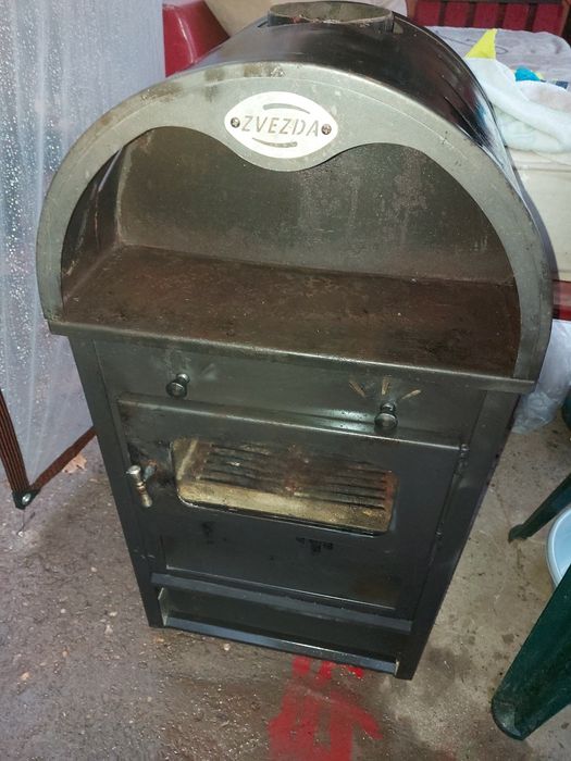 Vand Soba  metalica cu samota pe interior  folosita doar de cateva ori