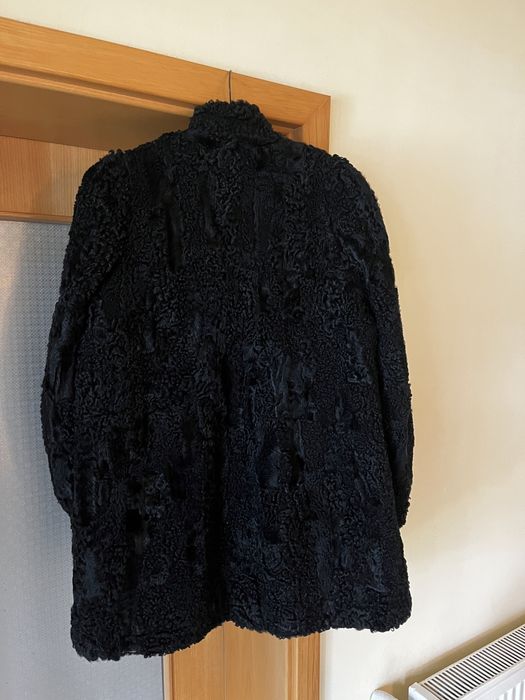 Blana astrahan neagra