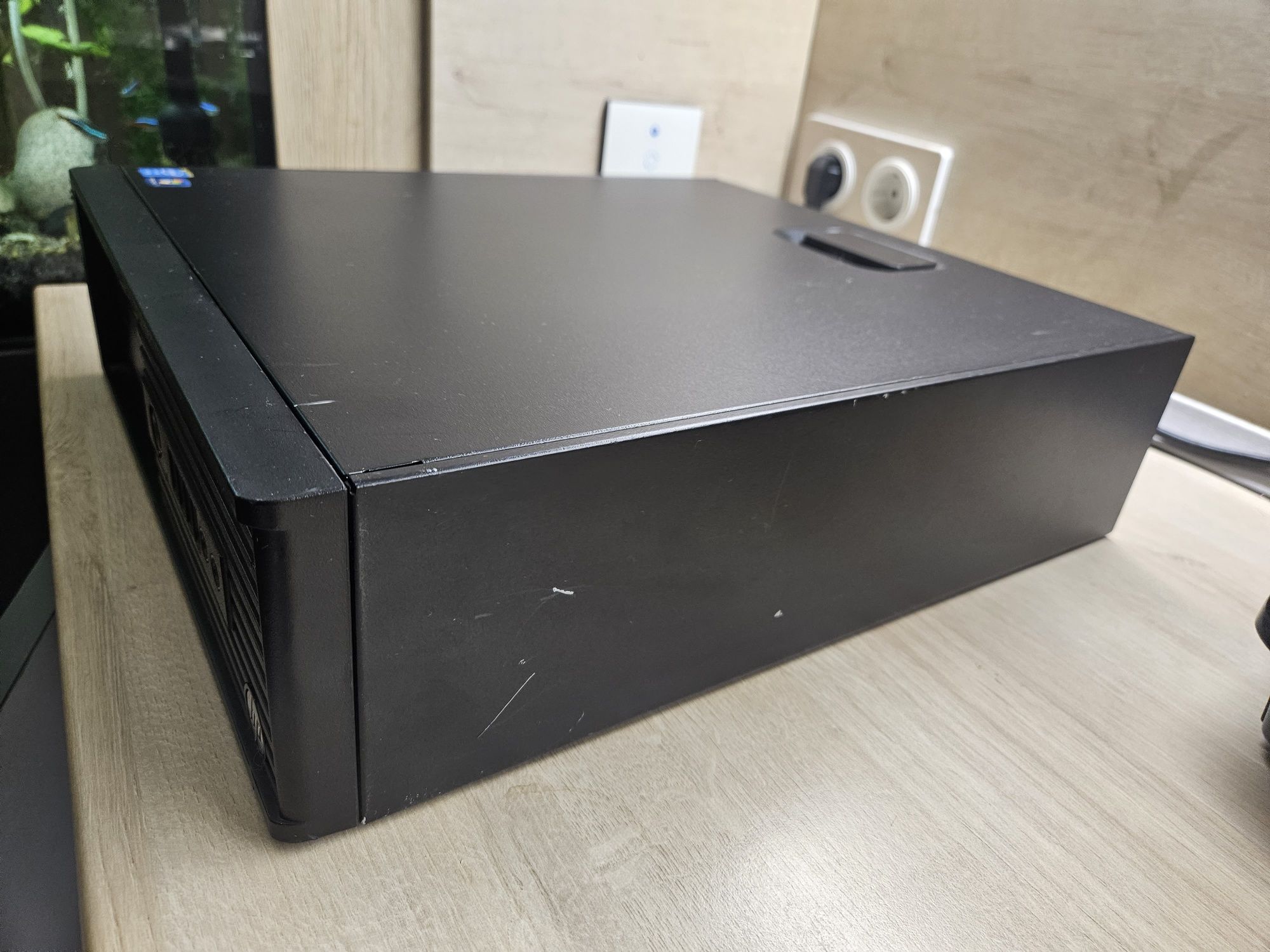 Продавам hp z230 sff