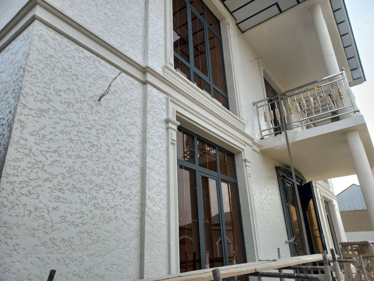 Tiravertin ishi va fasat ishlarini qilamiz