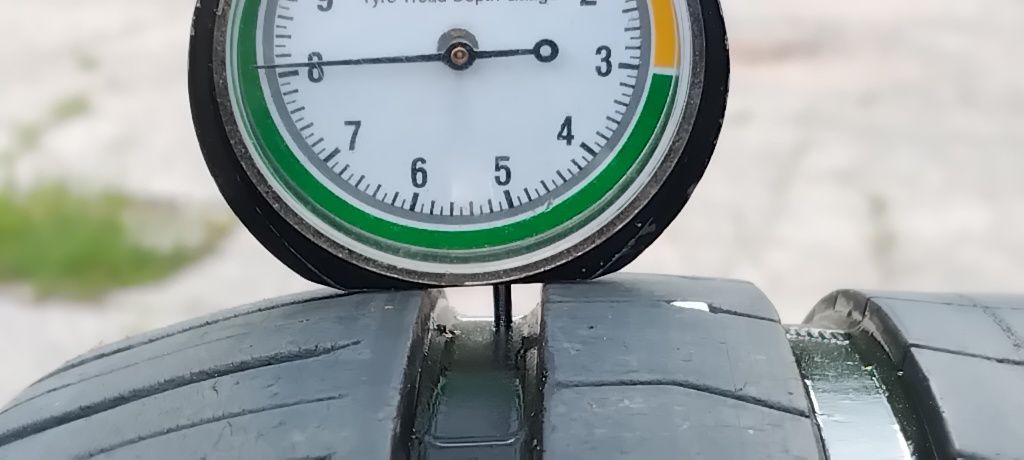 Гуми 225 55 17 Вредещайн Vredestein 3 броя. Нов внос. Не са нови!