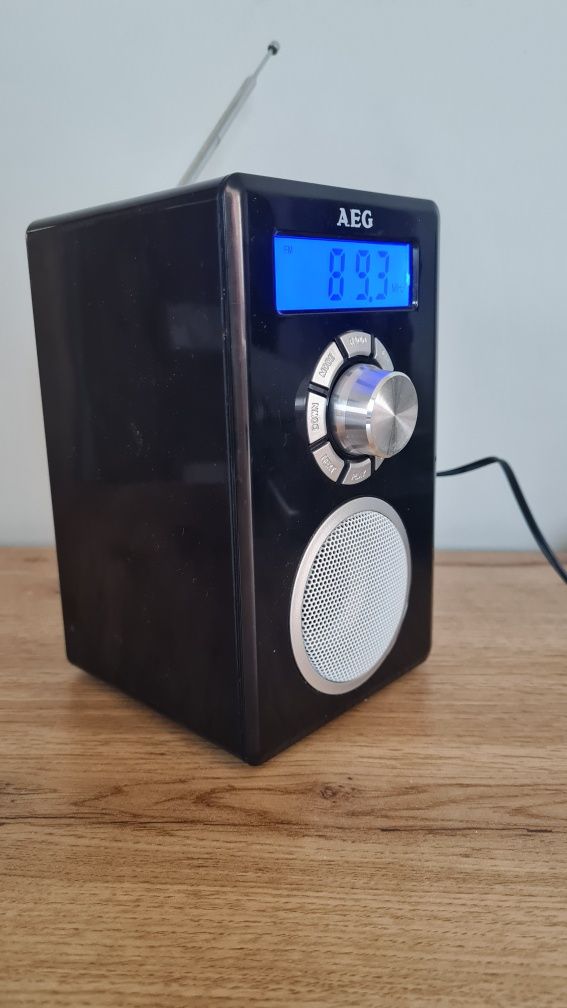 Цифрово радио с Bluetooth и АUX вход.