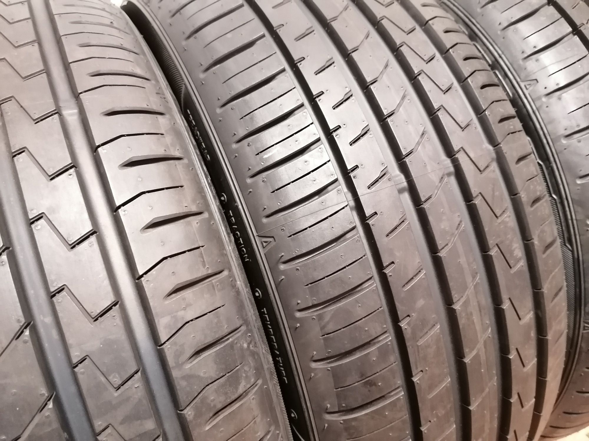 4 бр. 215/45/17 Falken 8 мм / летни гуми