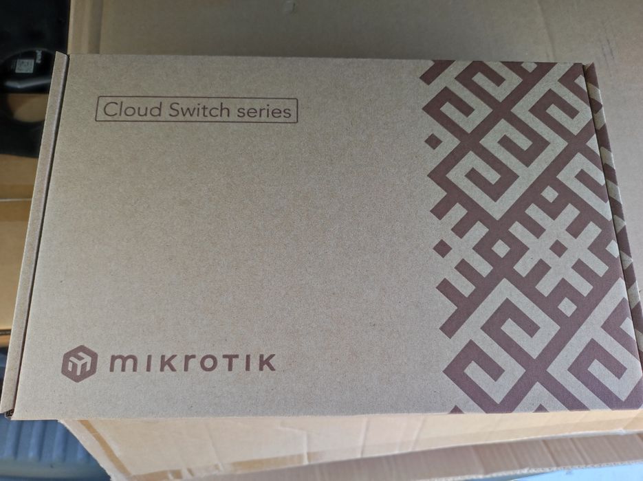 Коммутатор Микротик/MikrotiK CSS610-8G-2S+IN