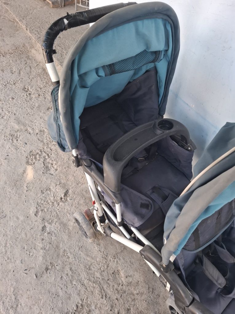 Продам Детскую двухместную коляску не дорого