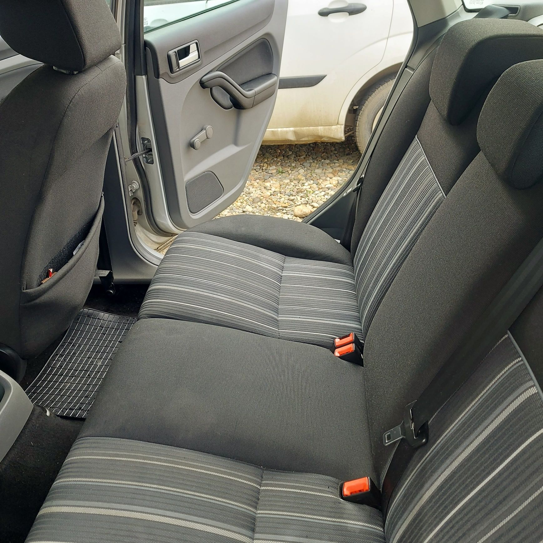 Vând Ford Focus .