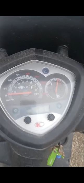 Vand scuter (Pret Negociabil)