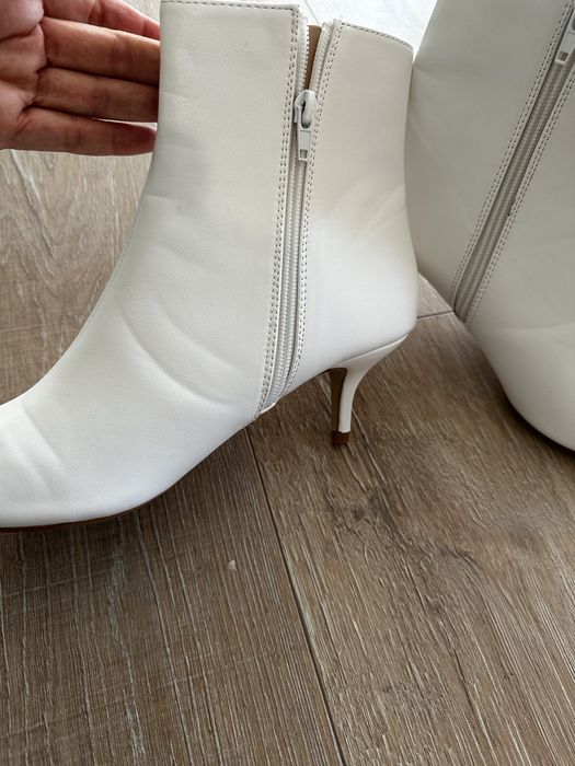 Дамски боти на ток