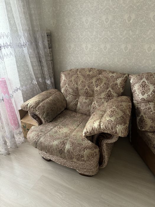 Диван , кресло .