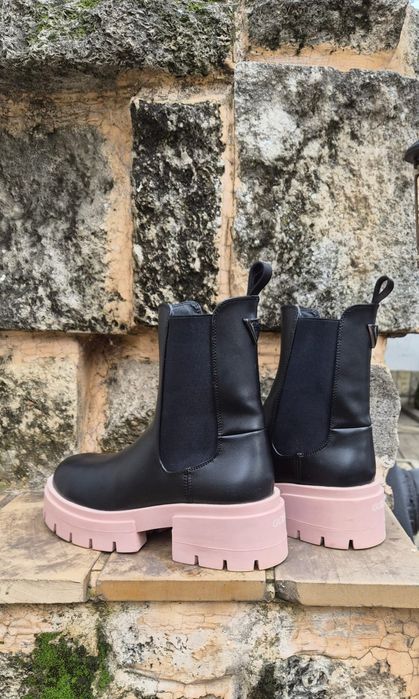 Vând ghete Guess mărimea 40