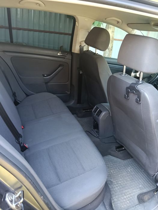 Vând VW Golf 5 1.4 FSI