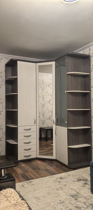 Продам шкаф угловой в идеальном состоянии