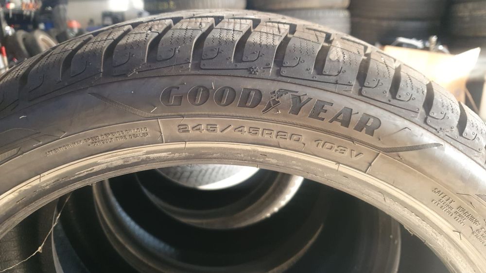 Anvelope de Iarnă Goodyear, 245 45 20, 8 mm, 2024, aproape NOI!