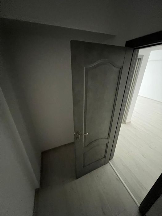 Inchiriez apartament nemobilat ,cartier fiald