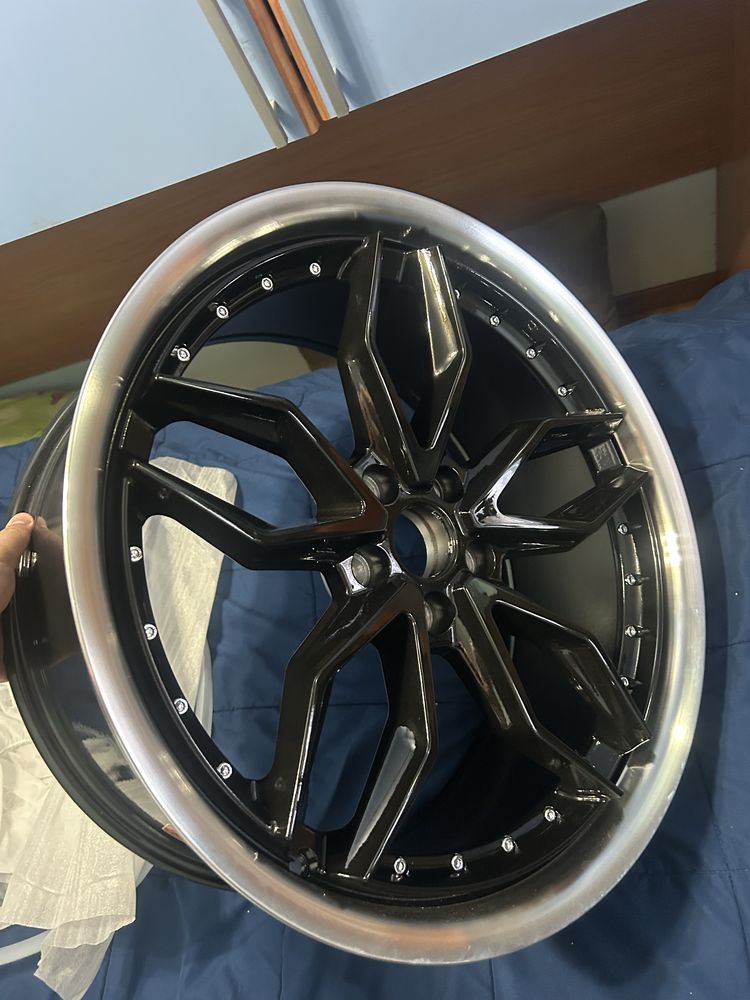 Продавам висок клас алуминиеви джанти HRS чисто