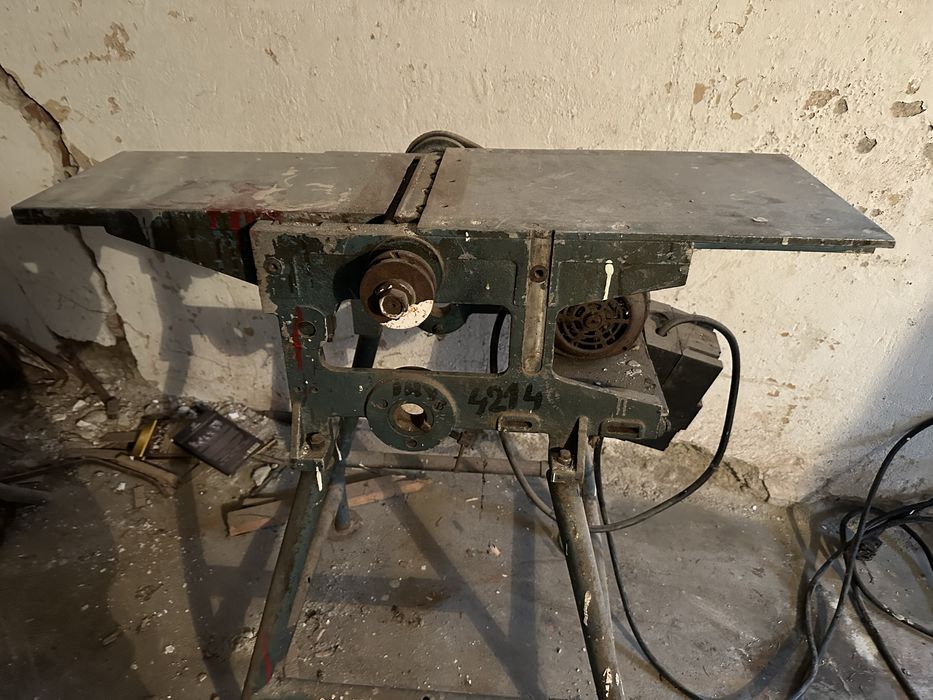 Mașina de tâmplărie. , universala . Precizia București