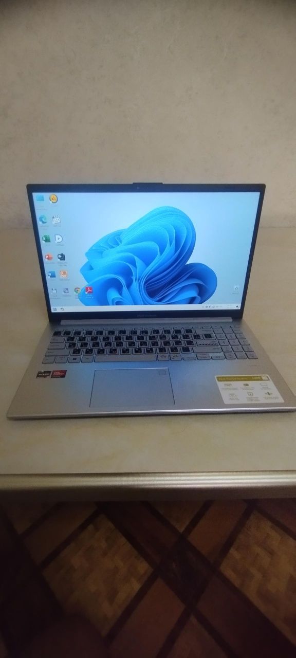 Asus vivobook sotiladi