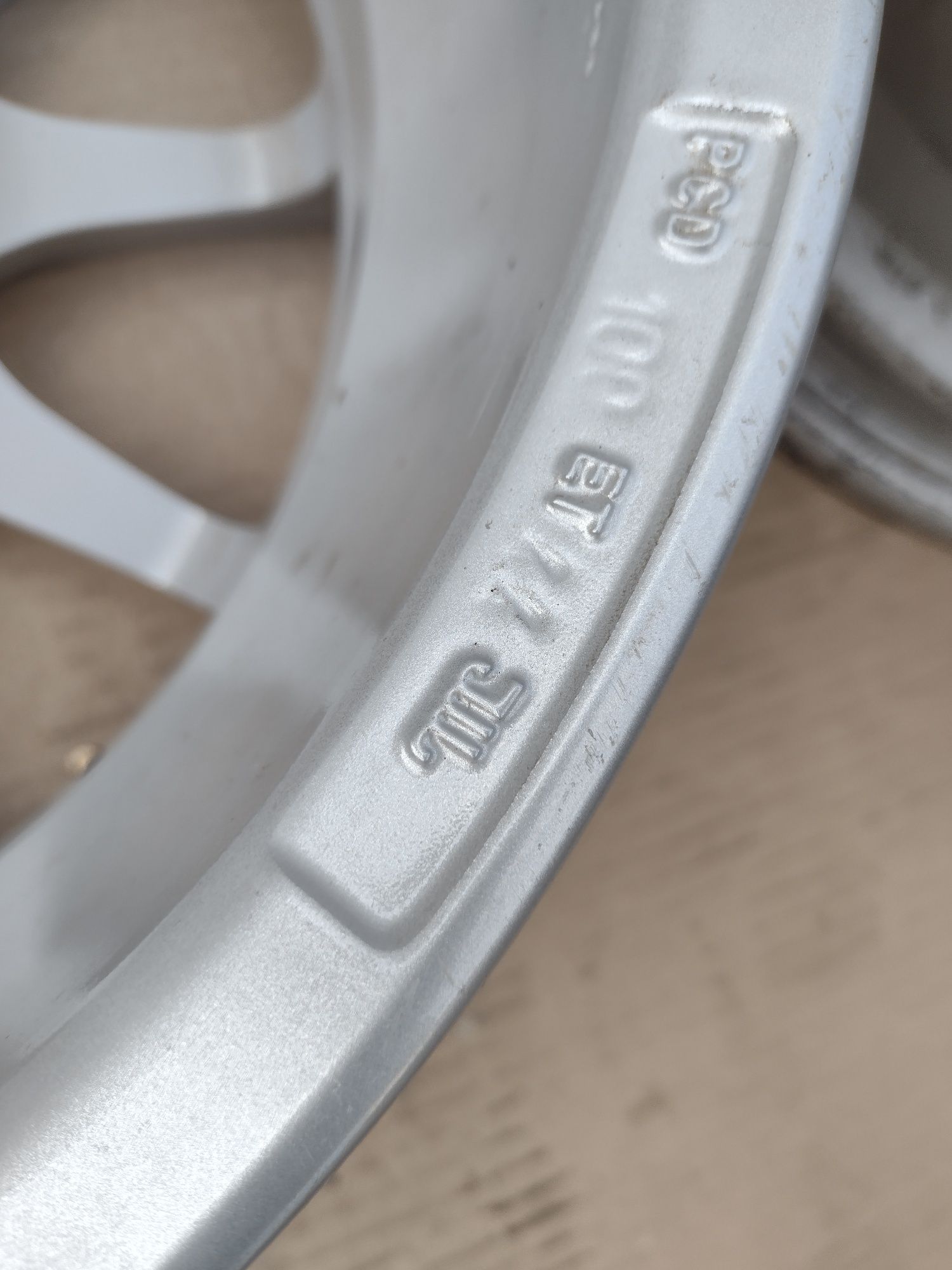Топ състояние Dezent 15-4x100 ET44 6j Toyota Yaris