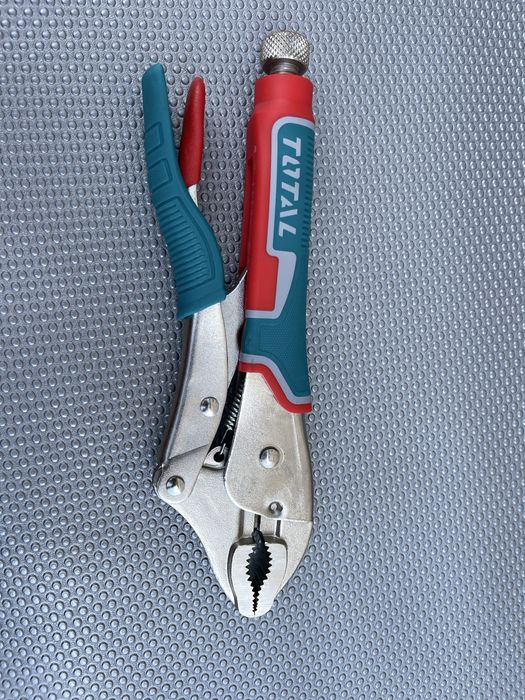 Cleste blocabil pentru suruburi TOTAL Cr-v