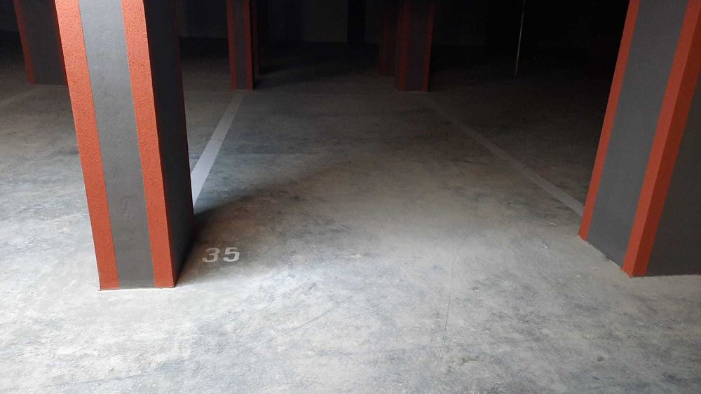 Garaj de închiriat la subsol