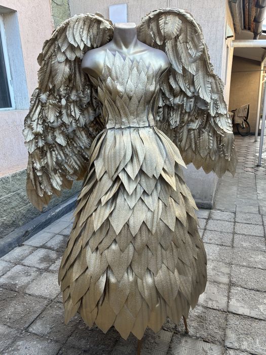 Продам платье для осеннего бала с крыльями, крылья сьемные