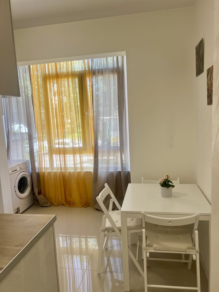 Дава се под наем Тристаен апартамент в Варна, Морска градина - 70 кв.м за 650 € - Снимка #2