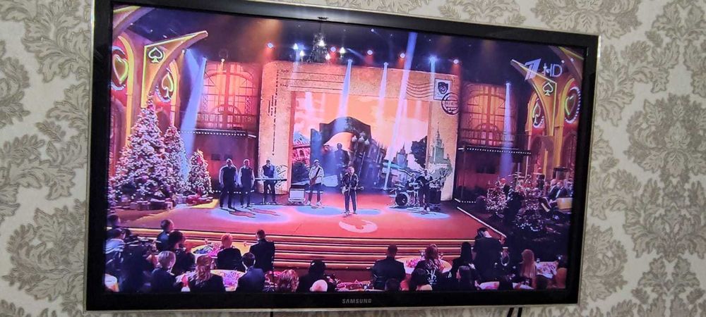 Телевизор Samsung 40 диагональ.