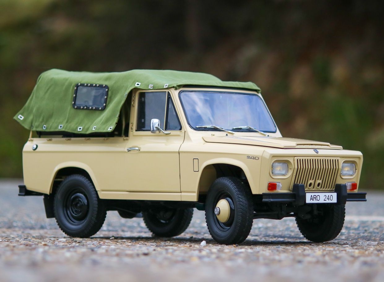 Machetă Aro 240        1:8