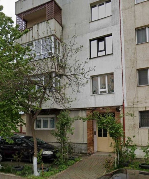 Apartament 3 camere decomandat de vânzare Roman