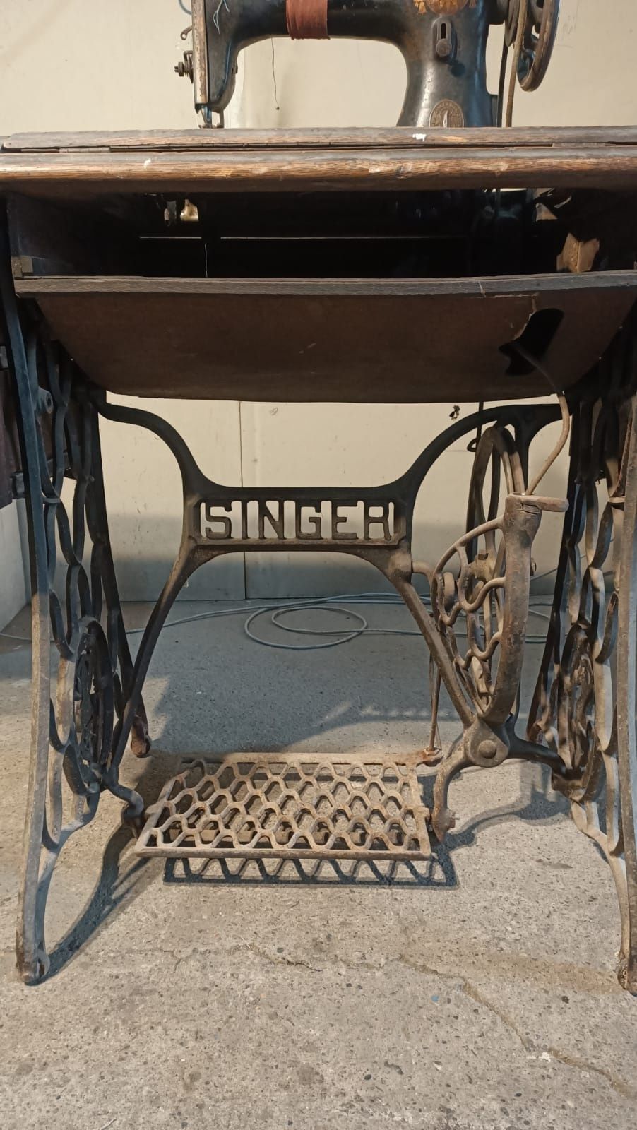 Антикварная швейная машинка  "SINGER" год выпуска 1914
