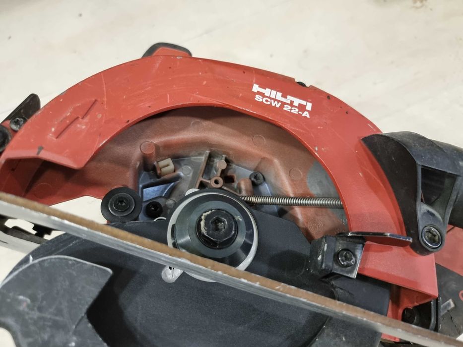 Акумулаторен ръчен циркуляр HiLTi