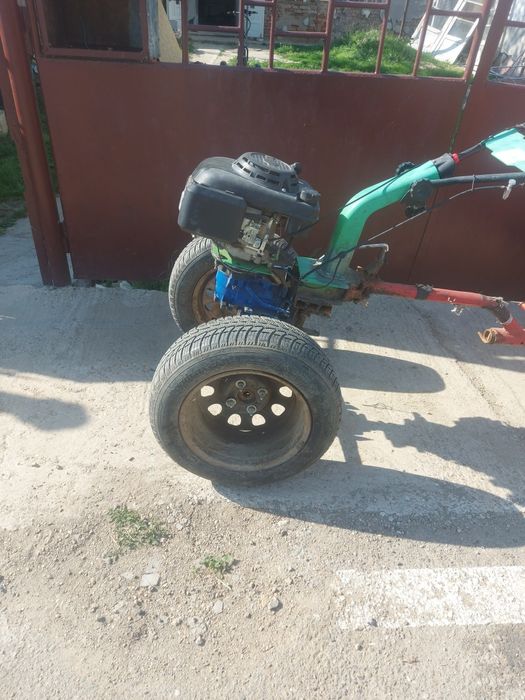 Motocultor de 7  și o remorcuta