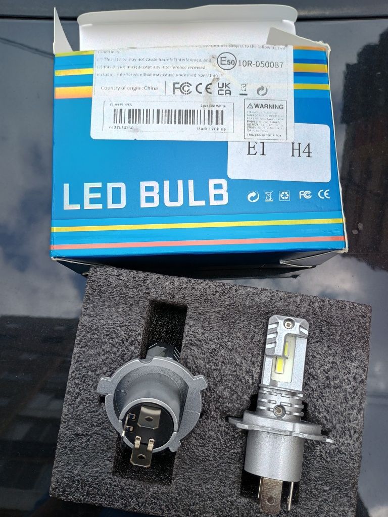 Set becuri auto 12 v cu Led ,h4